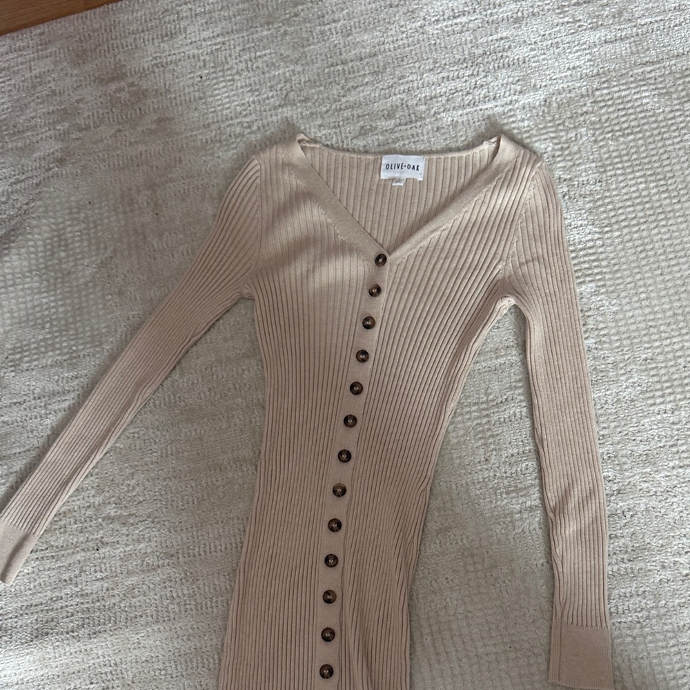 Olive & Oak Women's Beige V-Neck Maxi Body con dress